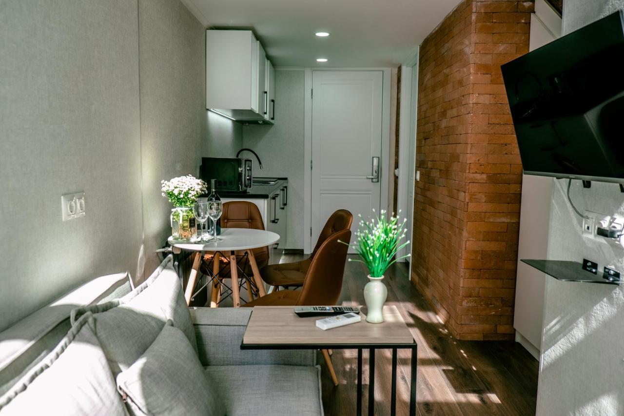 Studio Split Level