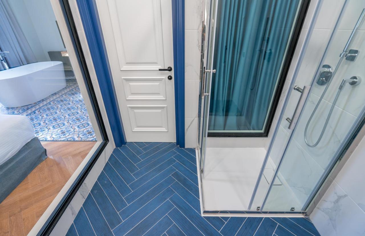 Deluxe Double Room Bath