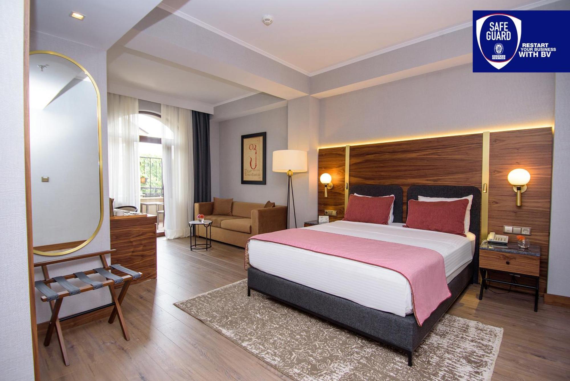 Superior Double Room Balcony City View