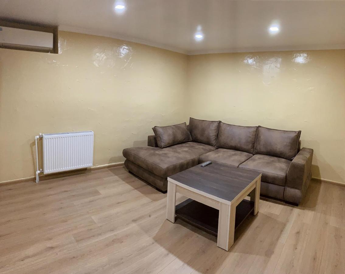 Family Room,1252764340:JPEG