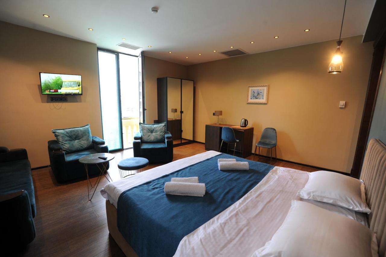 Suite,1293546373:JPEG