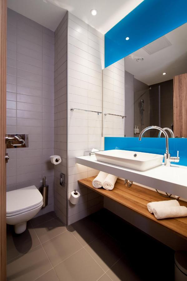 Standard Twin Room with Free Breakfast