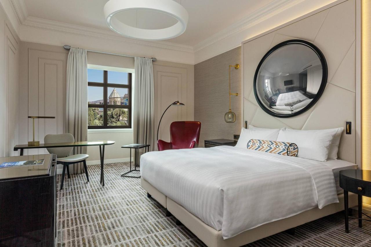 Executive Room, Executive lounge access, Larger Guest room, 1 King