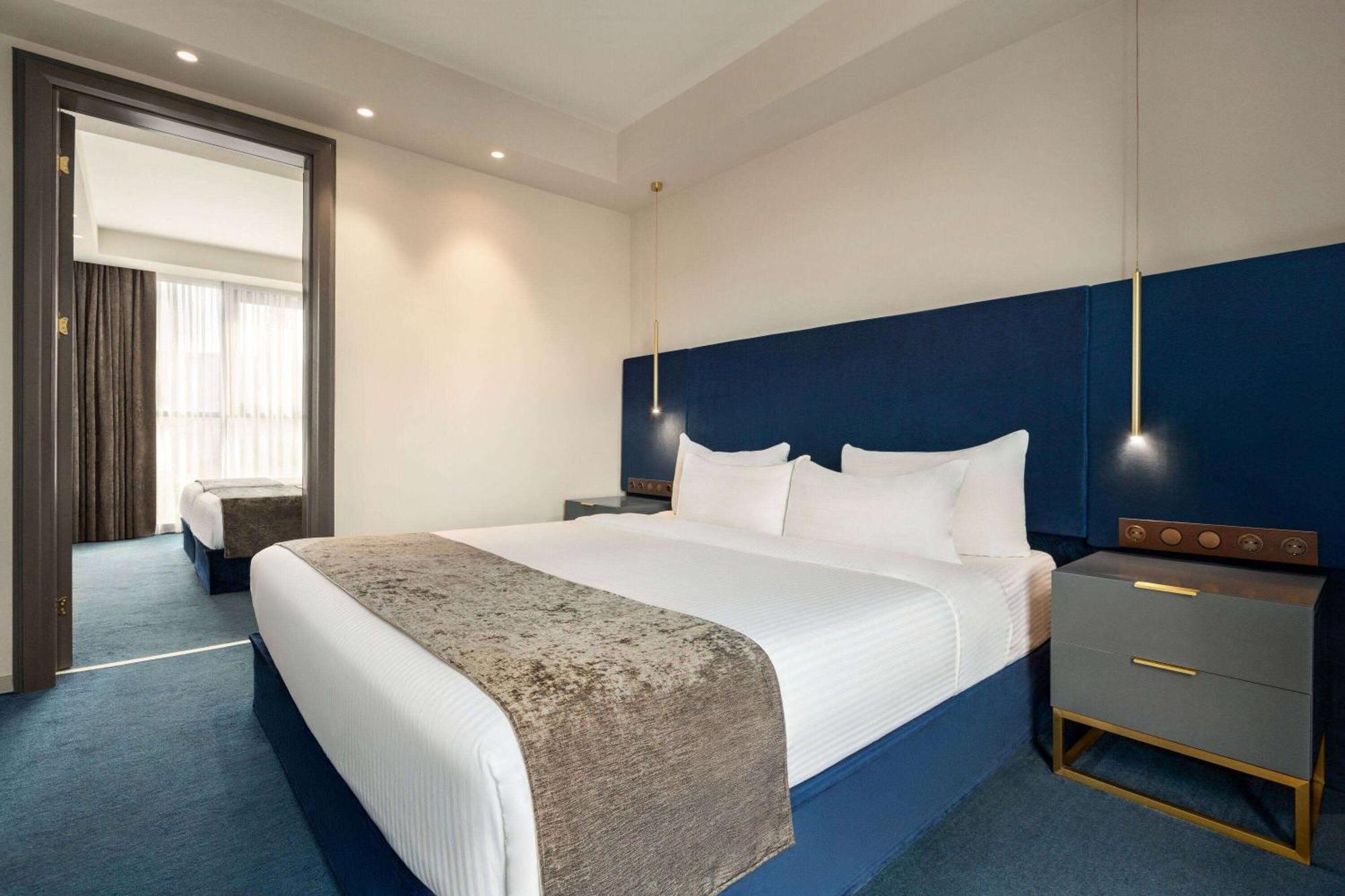 1 King Bed, 2 Twin Beds, Family Room, Non-Smoking,1586942611:JPEG
