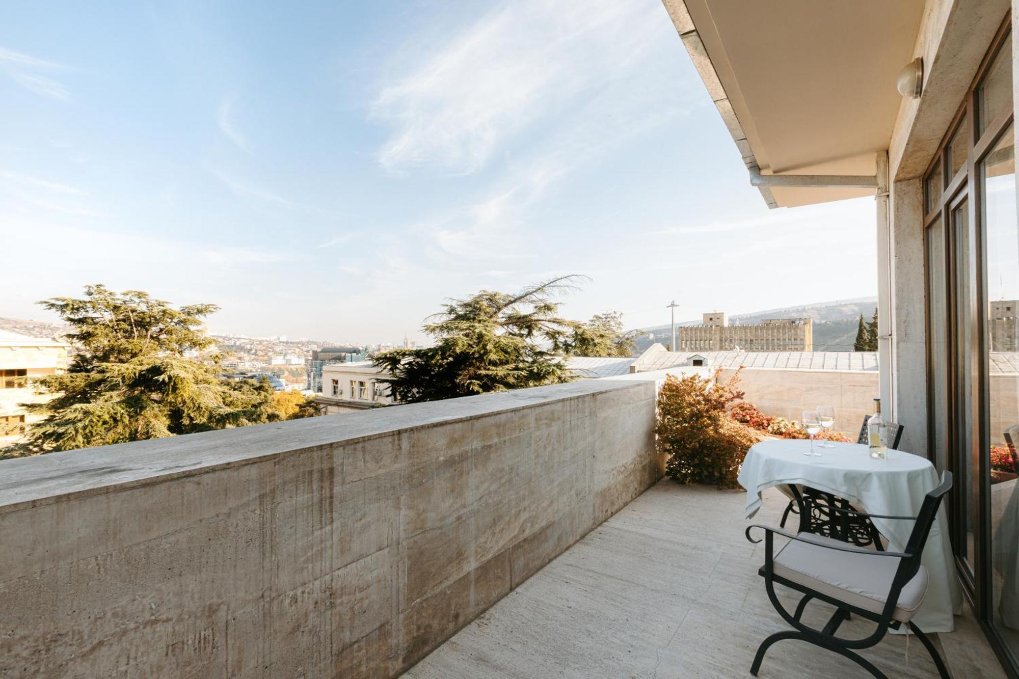 Suite,1628673689:JPEG