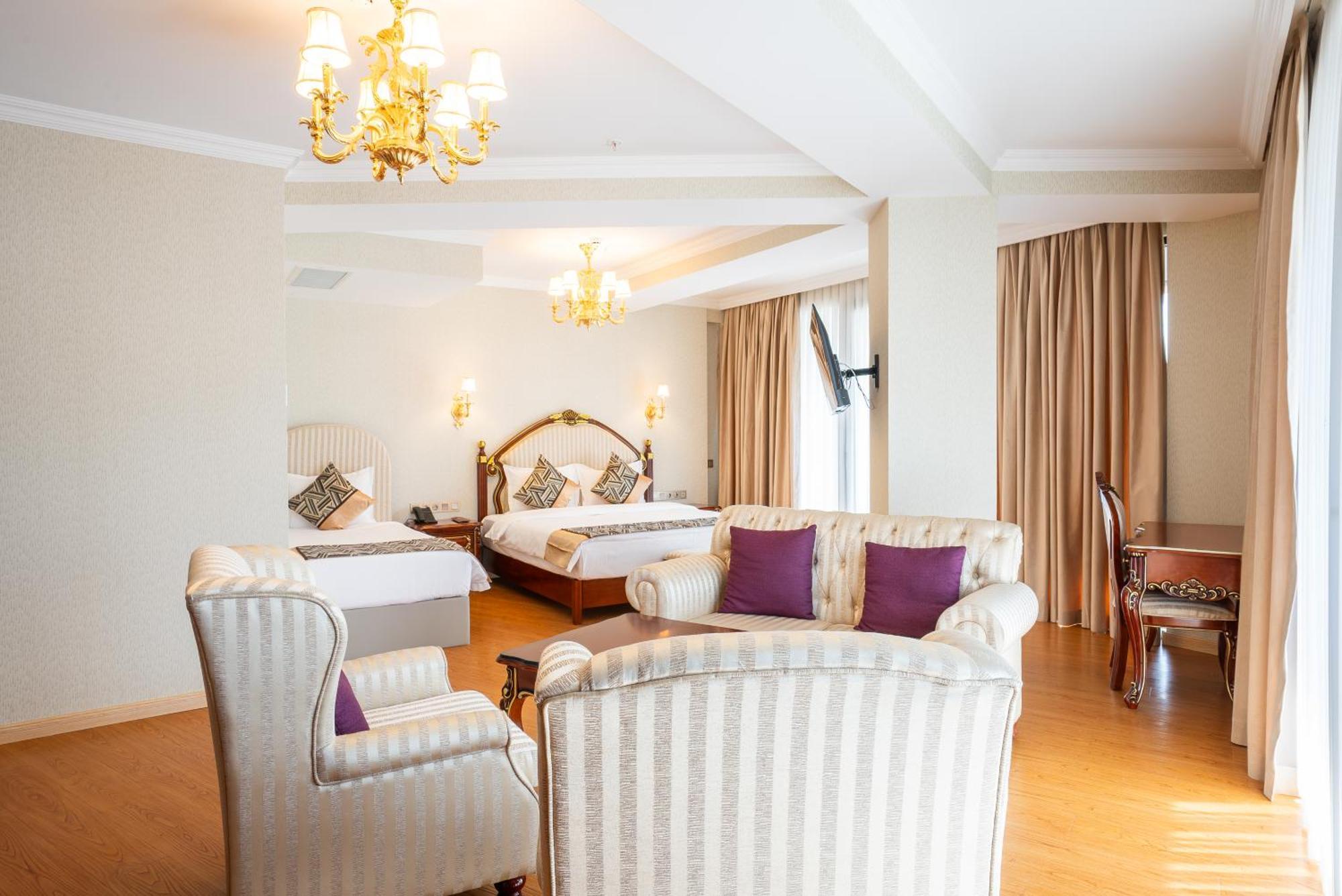 Deluxe Family Room