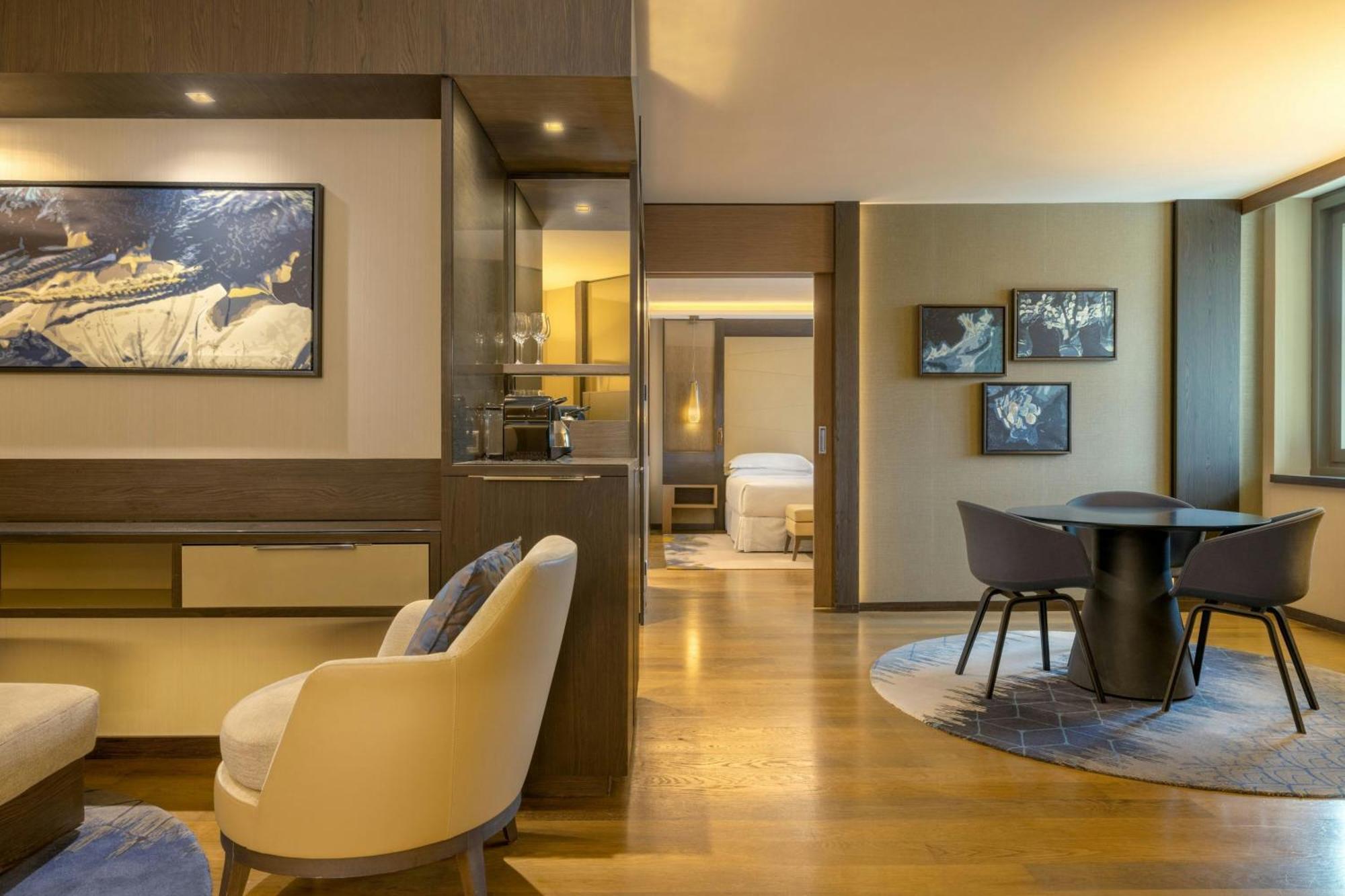 Premium King Club lounge access Larger Guest room 1 King
