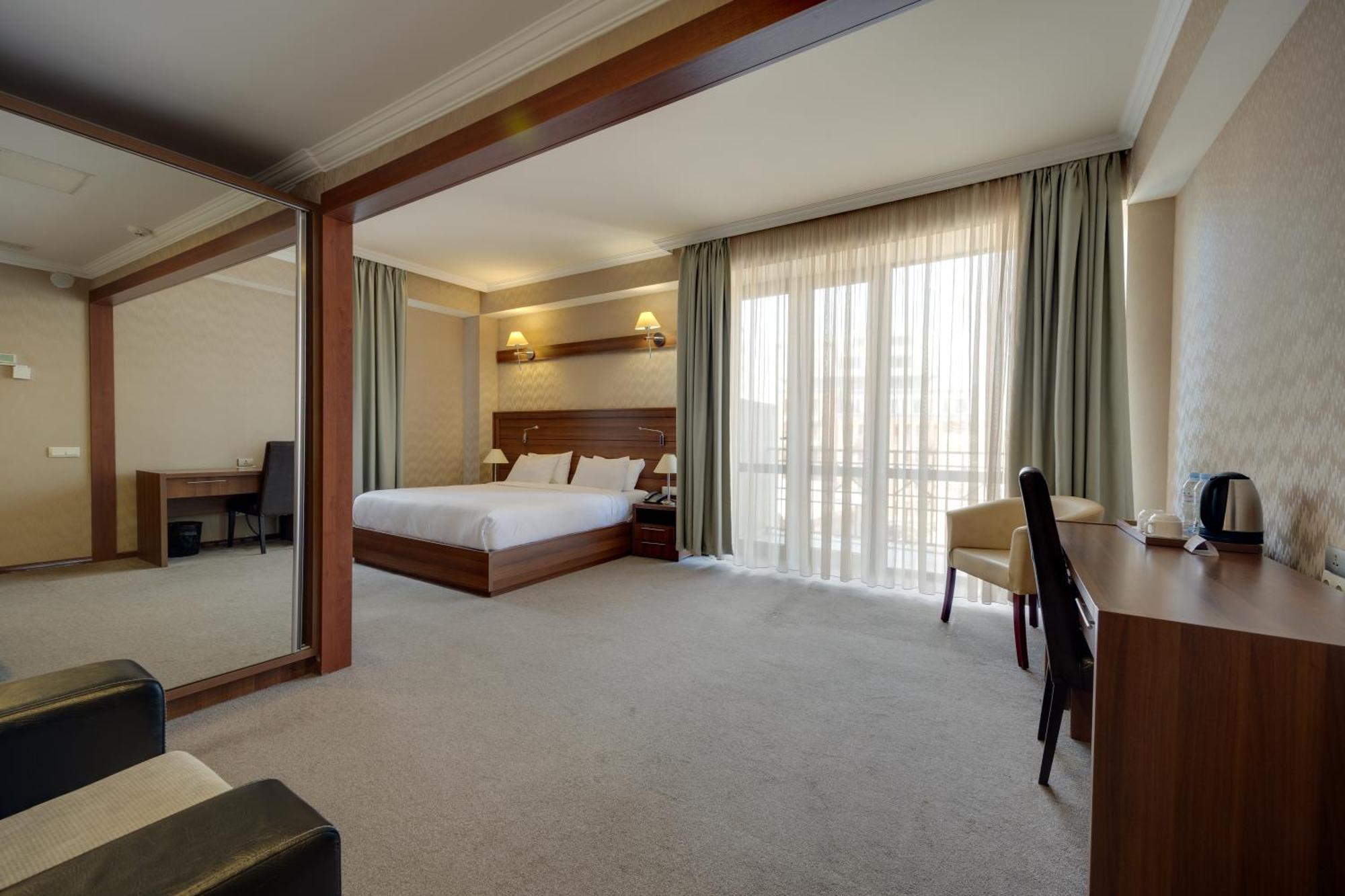 Suite City View