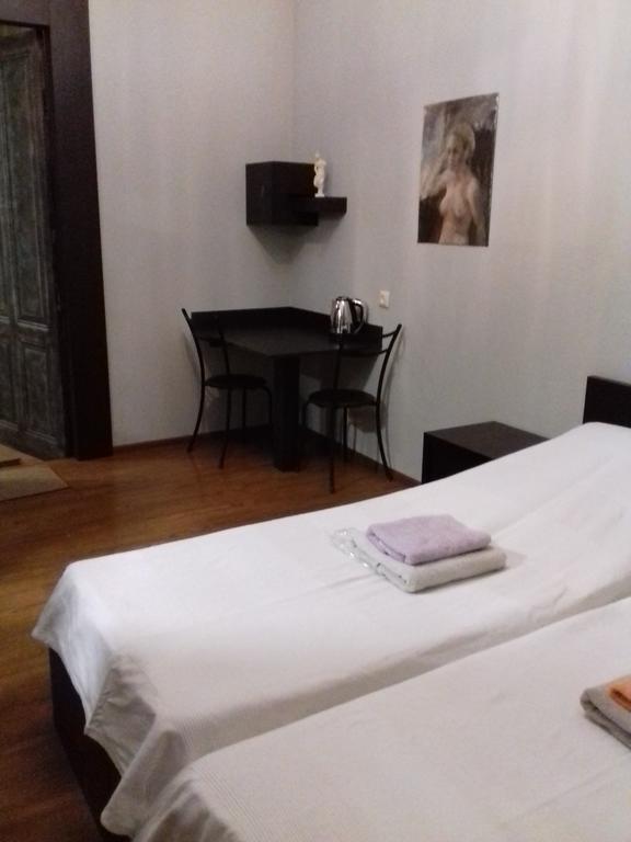 Large Double or Twin Room,442784697:JPEG