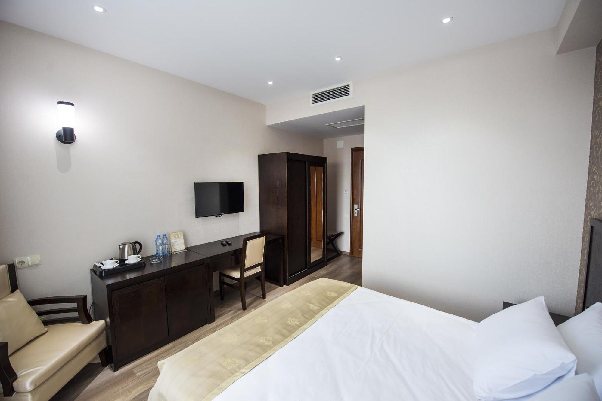 Standard Double Room,728236048:JPEG
