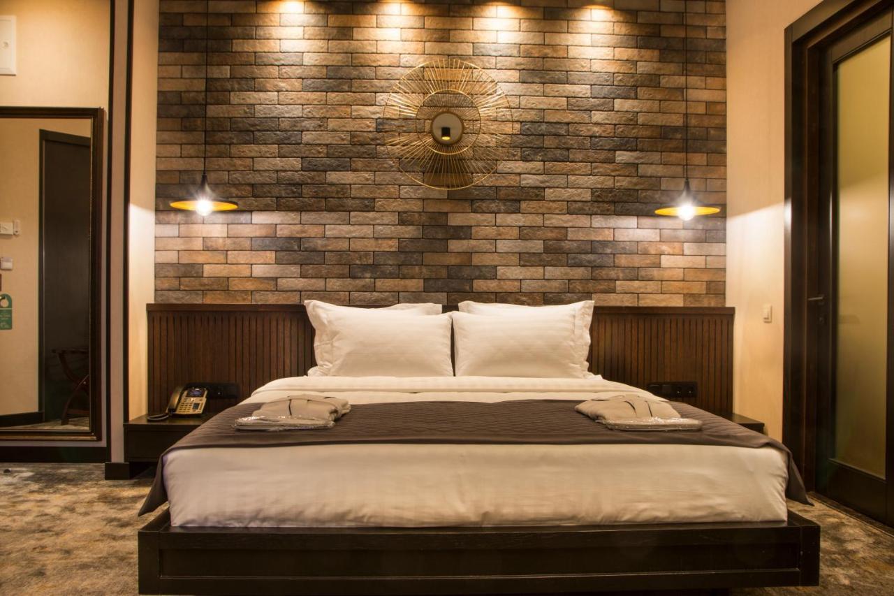 Family Room with Balcony,759476894:JPEG