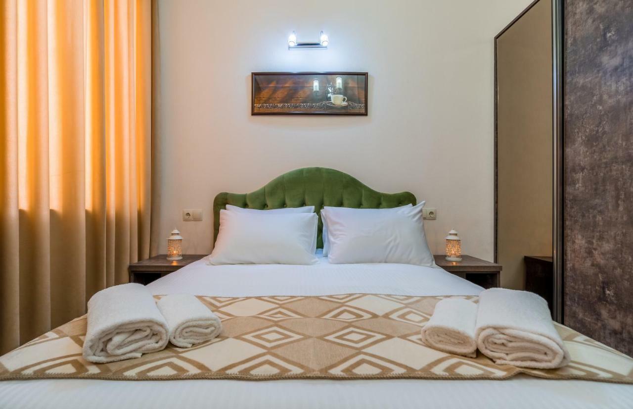 Large Double Room,835342340:JPEG