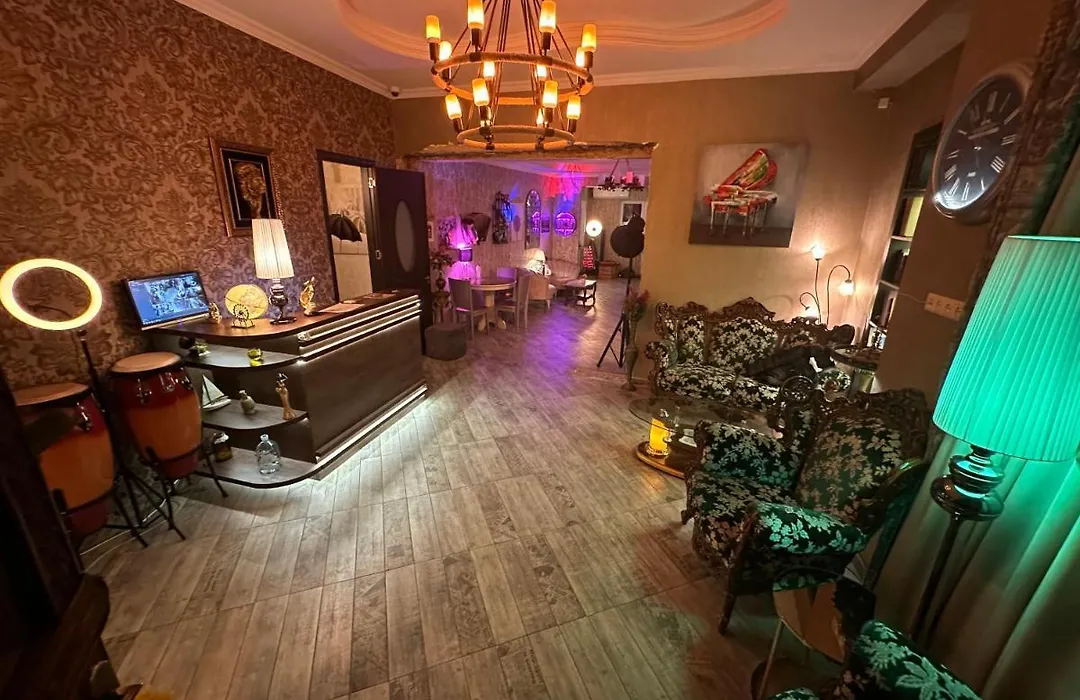 Hotel Piano-1