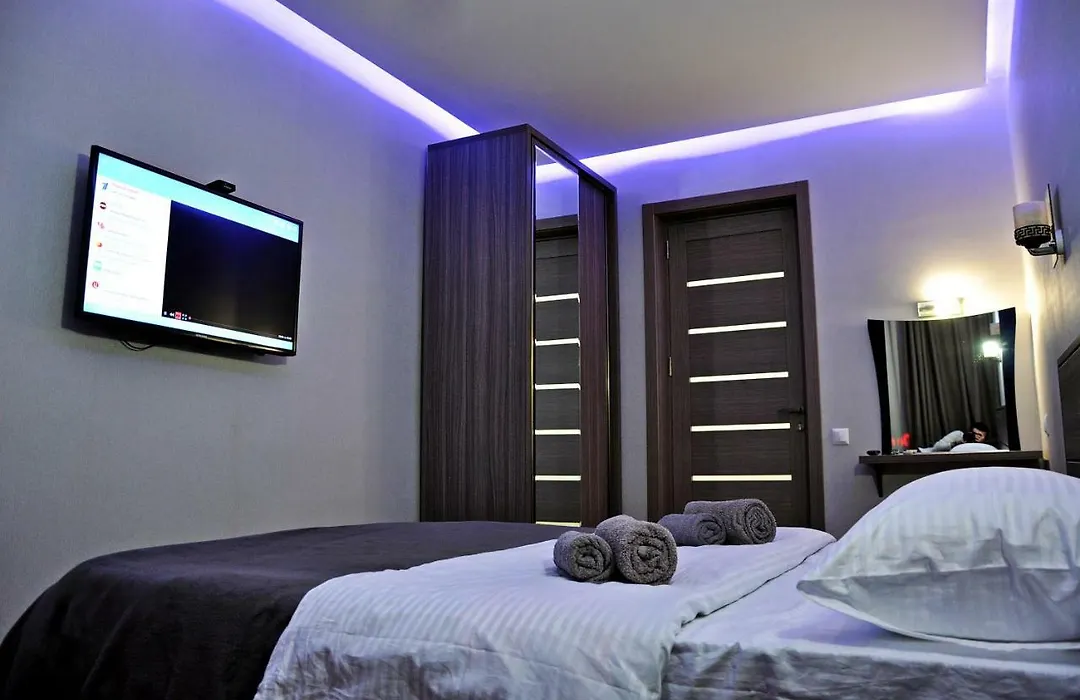Luxury 4-Bedroom Apartment In The Center-1