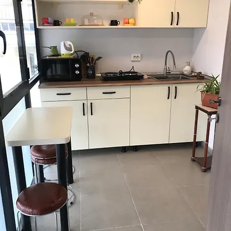 Lia'S Guest House-2