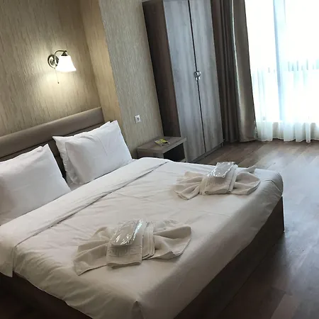 L Plaza Hotel-2