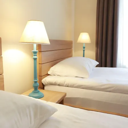 Midtown Hotel & Hostel-3