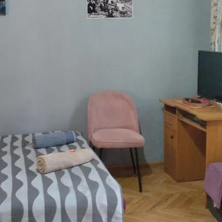 Cozy Apartment Near Metro Marjanishvili-2