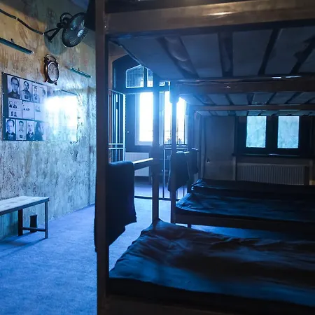 Alcatraz Jail-Hostel-2