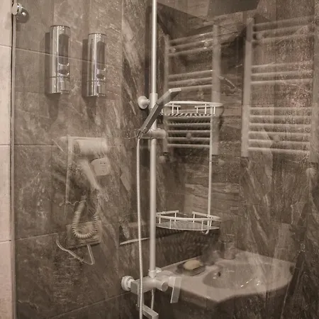 4 Rooms-3