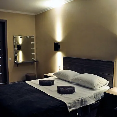 Luxury 4-Bedroom Apartment In The Center-2