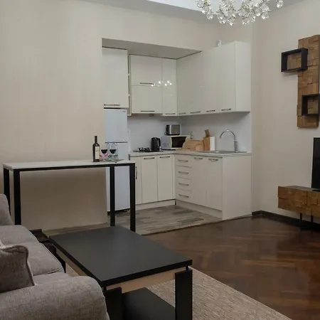 Golden Nugget Apartment-3